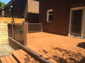 backyard-deck-with-premium-hand-rail